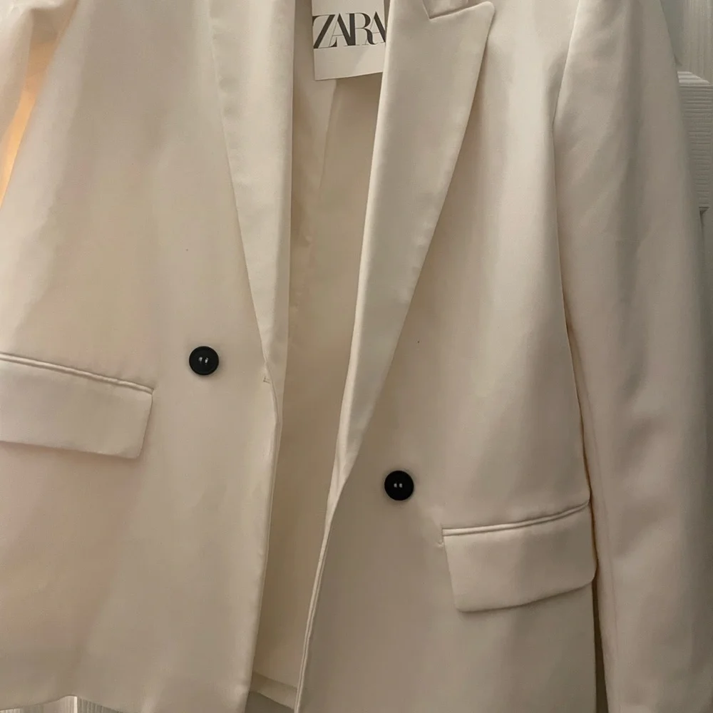 White blazer - Picture 14 of 16
